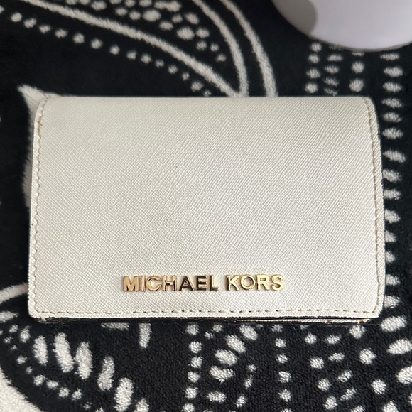 Michael Kors Ivory Card Holder - Picture 1 of 4